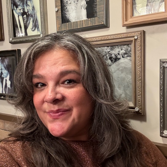 Meet your Posher, Julia - Picture 2 of 3